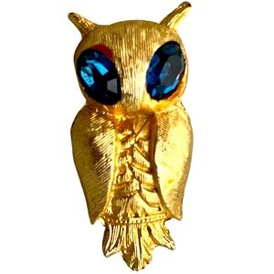 Vintage Ledo Great Horned Owl Brooch Brushed Gold-Tone Blue Faceted Glass Eyes